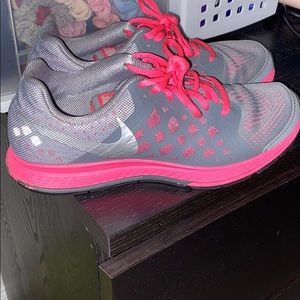 Women’s youth size 6 sneakers